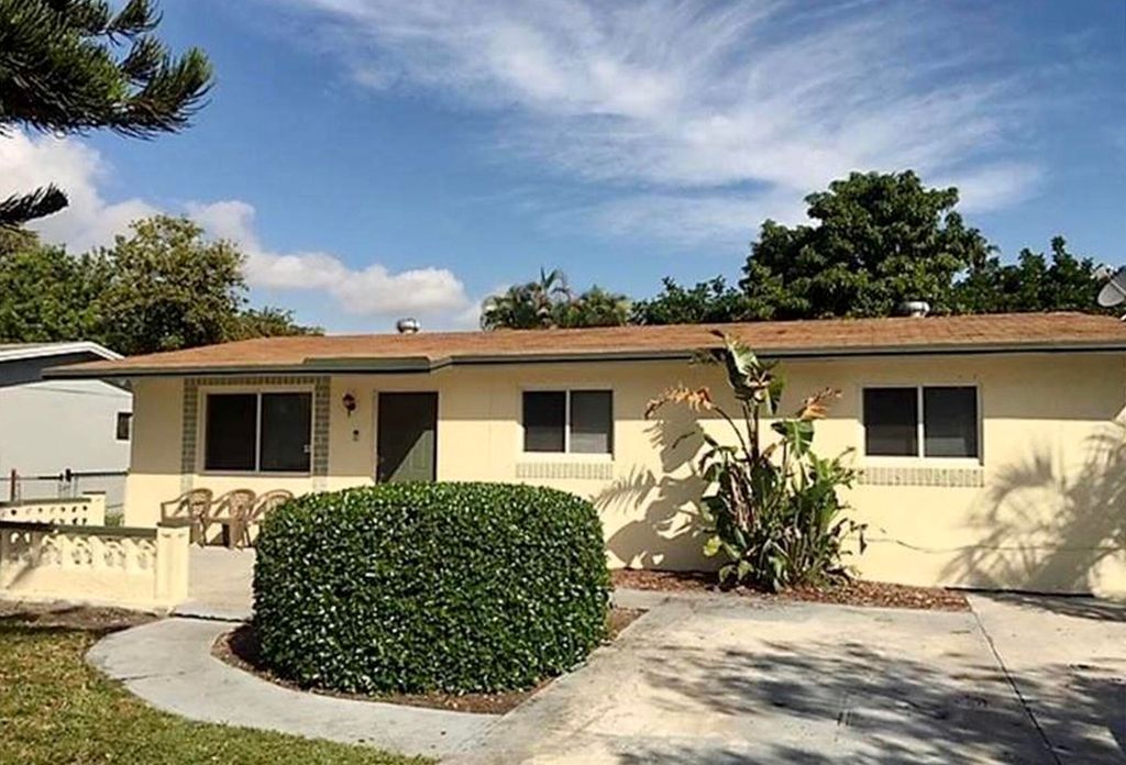 Photo of 2811 NW 8th Street, Pompano Beach, FL 33069 (MLS # B26003004)