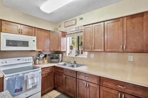Single Family Residence in Pembroke Pines FL 7930 10th Street St 17.jpg