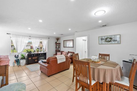 Single Family Residence in Pembroke Pines FL 7930 10th Street St 15.jpg