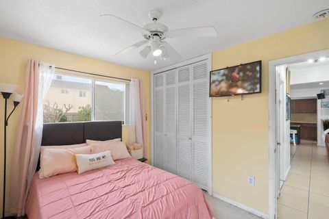 Single Family Residence in Pembroke Pines FL 7930 10th Street St 22.jpg