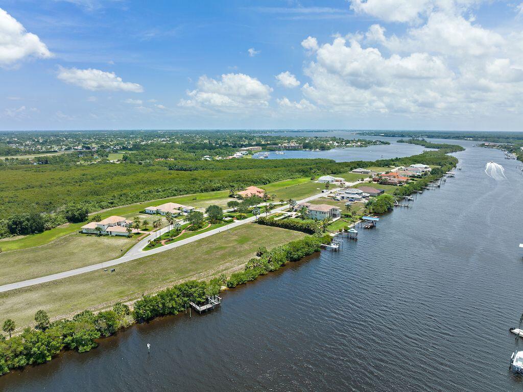 FIRST REPLAT OF RIVER POI - Residential