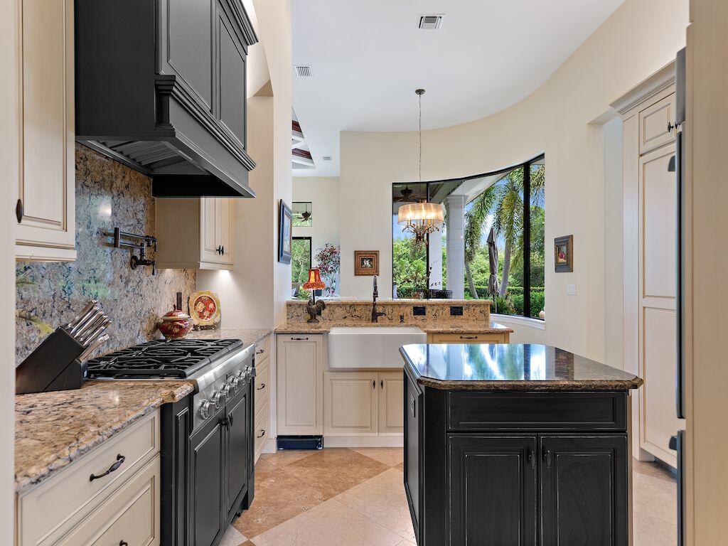 FIRST REPLAT OF RIVER POI - Residential