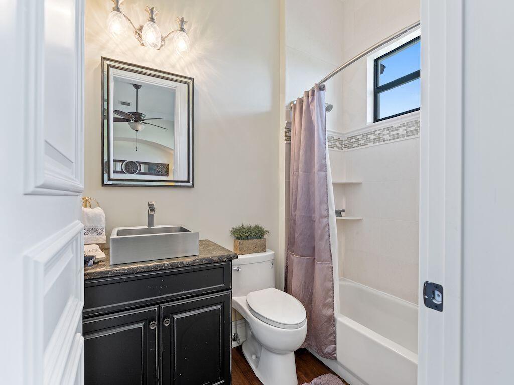 FIRST REPLAT OF RIVER POI - Residential