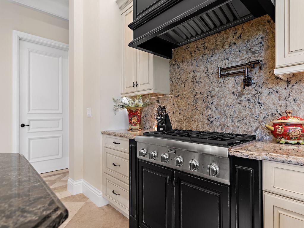 FIRST REPLAT OF RIVER POI - Residential