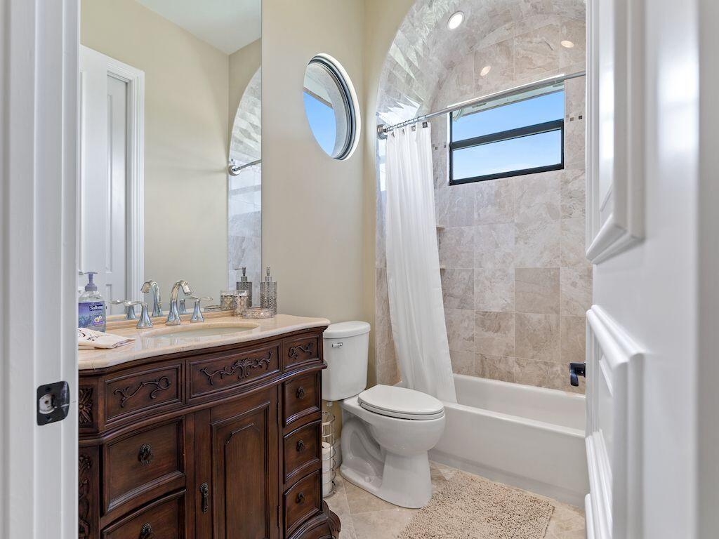 FIRST REPLAT OF RIVER POI - Residential