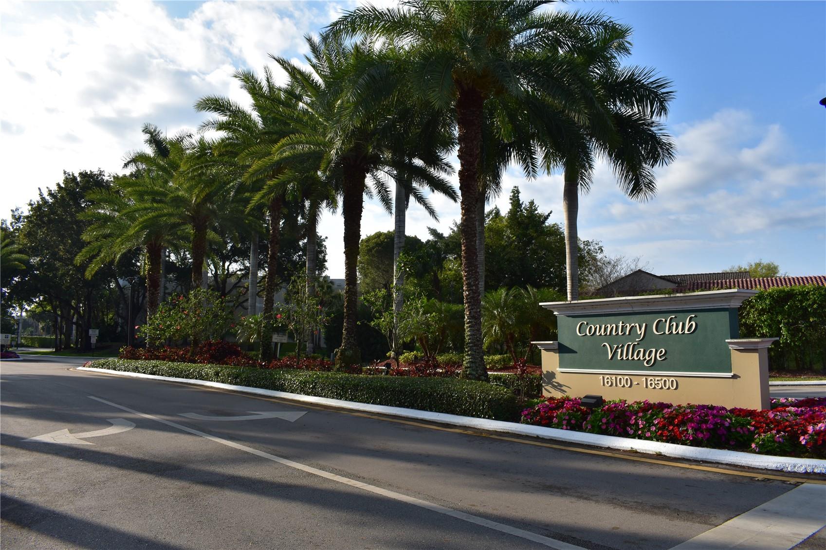 ?? Short Sale – Don’t miss this opportunity in Weston! Spacious 2BD/2.5BA condo with impact door, new A/C, and
tankless water heater. No special assessments! Enjoy resort-style amenities including pools, gym, tennis, and more
at Bonaventure Town Center. Top schools, prime location, and easy highway access. Priced well below market—act
fast, seller is highly motivated!