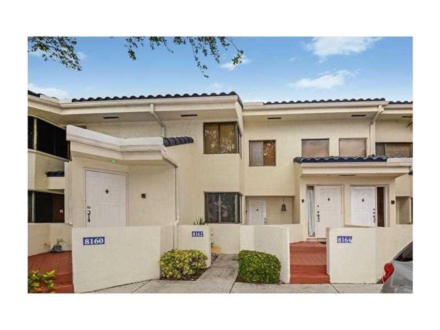 LARGE 2/2 GROUND FLOOR UNIT OVERLOOKING PARK. OPEN FLOOR PLAN. UNIT WAS COMPLETELY REDONE IN 2015. GROUND FLOOR. WELL MAINTAINED COMMUNITY. LARGE PATIO TO ENJOY PARK VIEWS. Very cute 2/2 with second room currently being used as an office/den but can easil y be transformed back to another room. Close to 595 and university area is still quiet and peaceful. This has all the charm and feel of a cozy yet open home. Peaceful green landscape in the back and idyllic neighborhood.