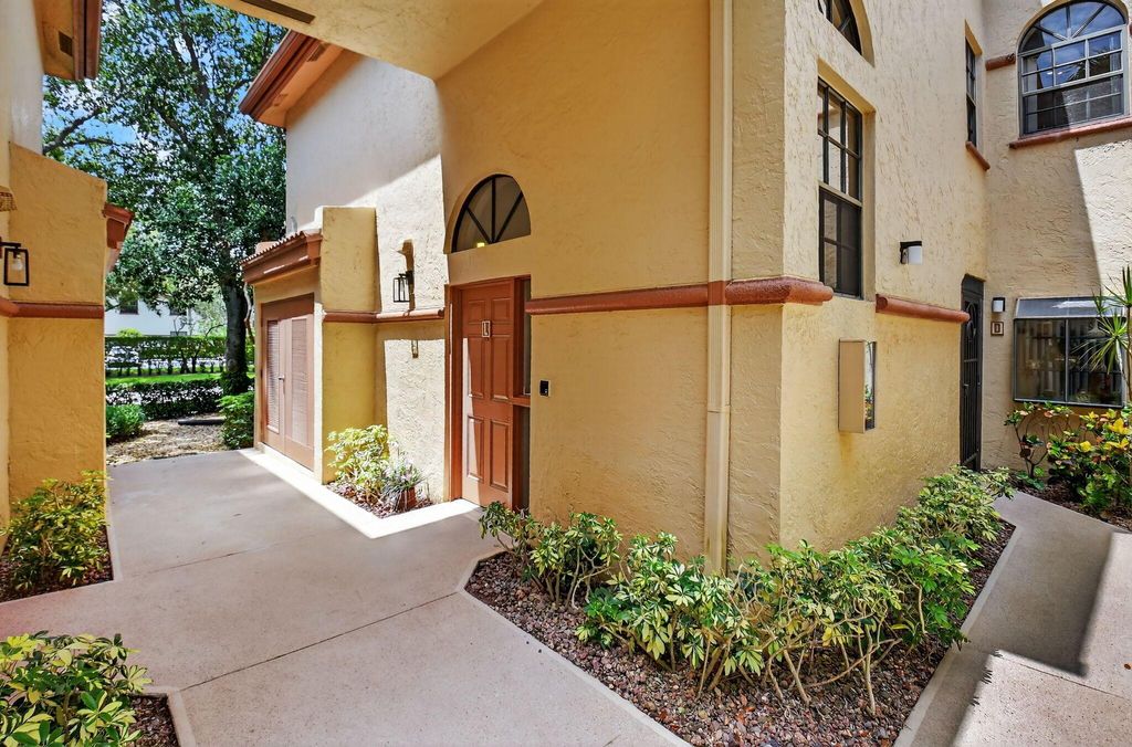 Photo of 5091 Splendido Court #L, Boynton Beach, FL 33437 (MLS # R11142507)