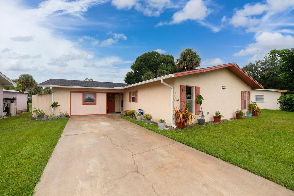Photo of 2713 Placid Avenue, Fort Pierce, FL 34982 (MLS # R11016174)