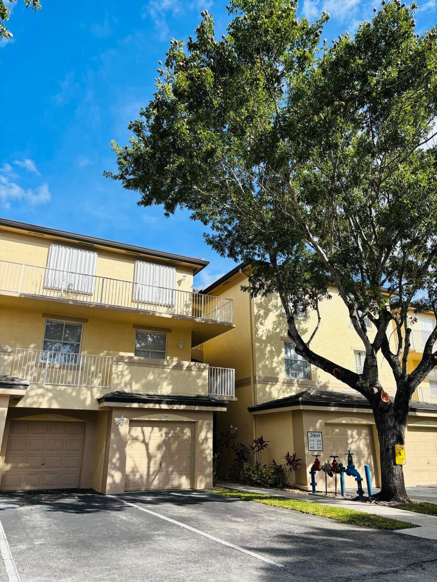 Charming Furnished 1 Bedroom 1Bath in unit ground floor with canal and golf views in gated community. Garage steps away. Close to equestrian facilities.