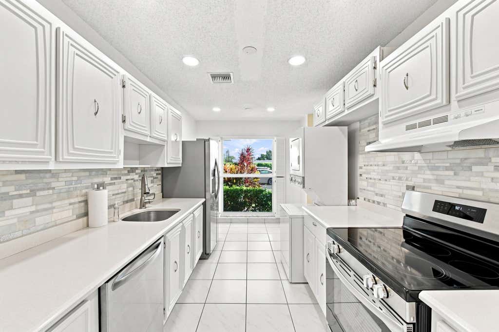 Photo of 13782 VÃ­a Flora #C, Delray Beach, FL 33484 (MLS # B26067508)
