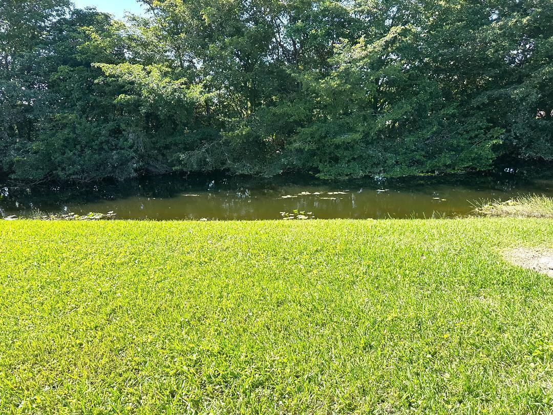 GOLDEN LAKES VILLAGE COND - Residential