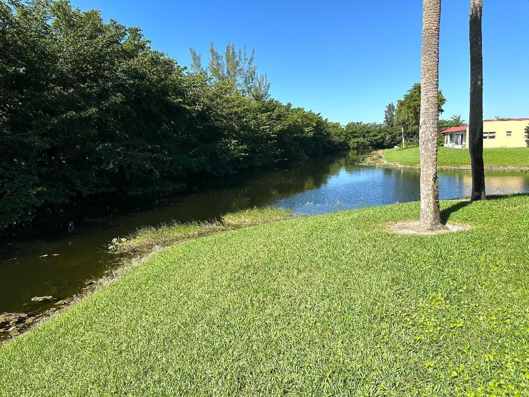 GOLDEN LAKES VILLAGE COND - Residential