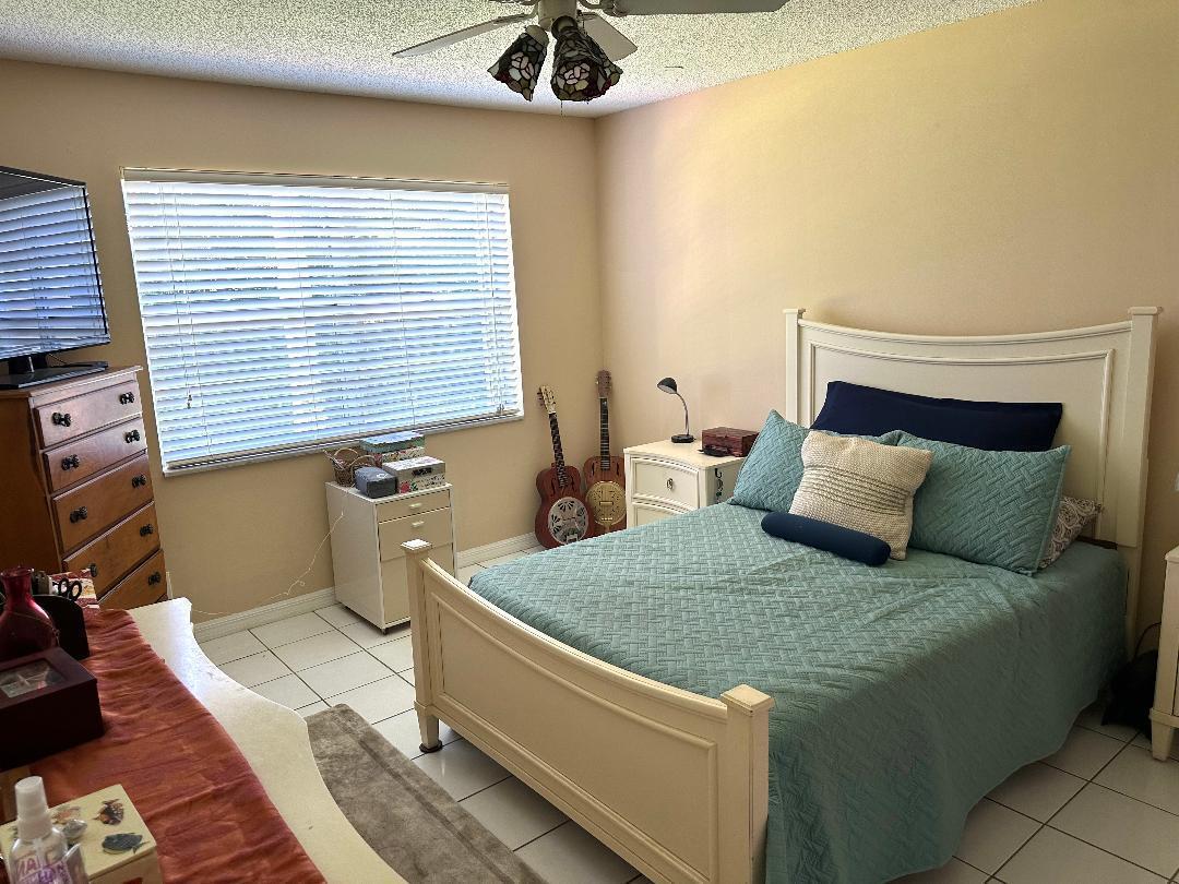 GOLDEN LAKES VILLAGE COND - Residential