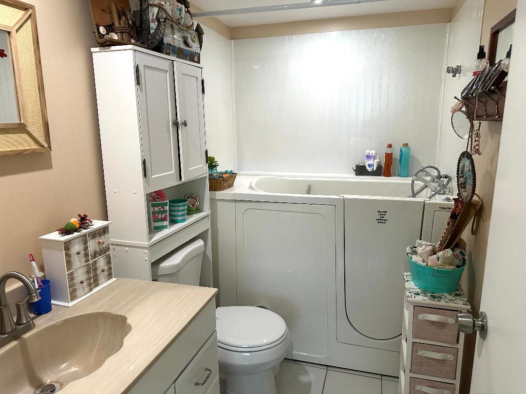 GOLDEN LAKES VILLAGE COND - Residential