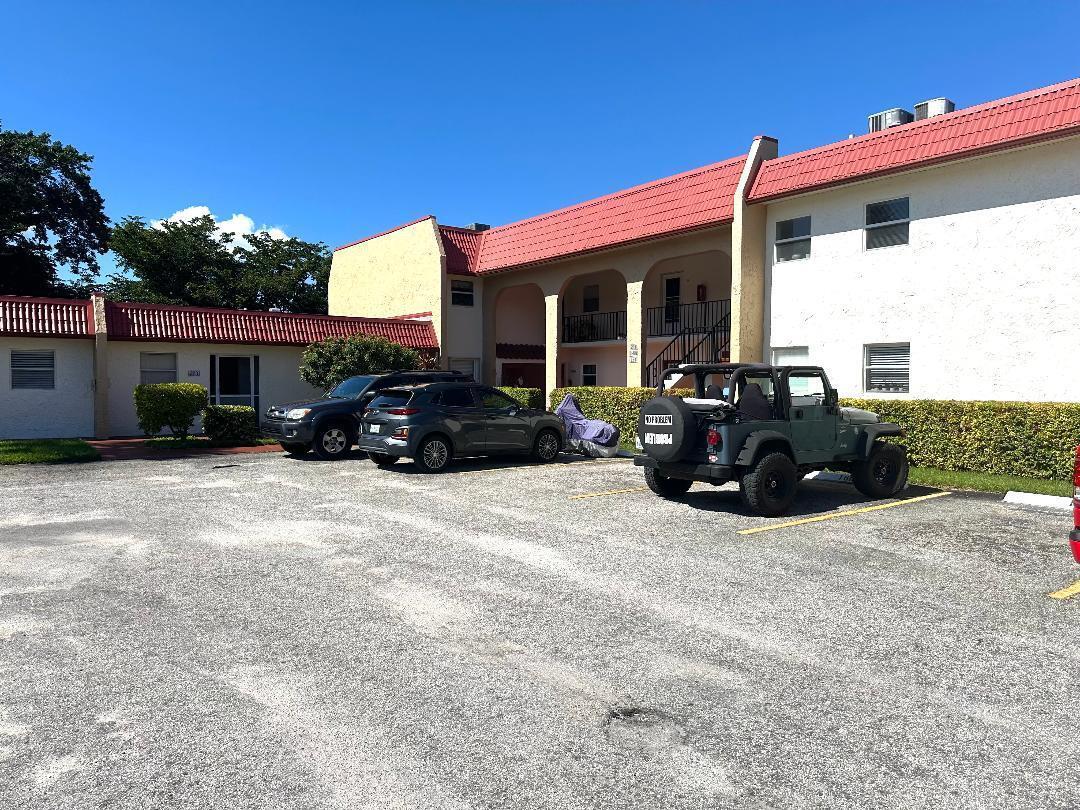 GOLDEN LAKES VILLAGE COND - Residential