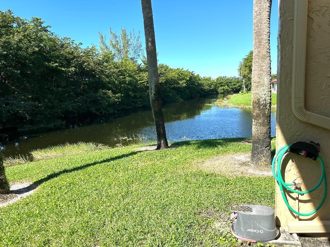 GOLDEN LAKES VILLAGE COND - Residential