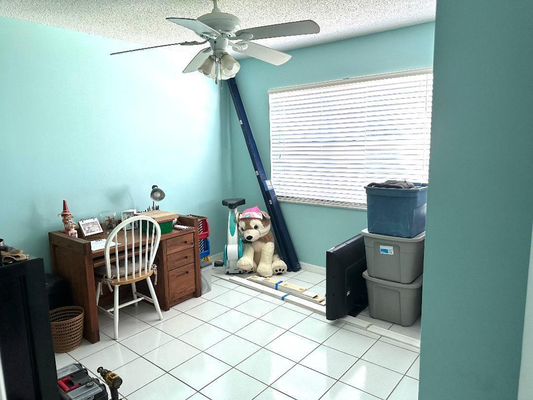 GOLDEN LAKES VILLAGE COND - Residential