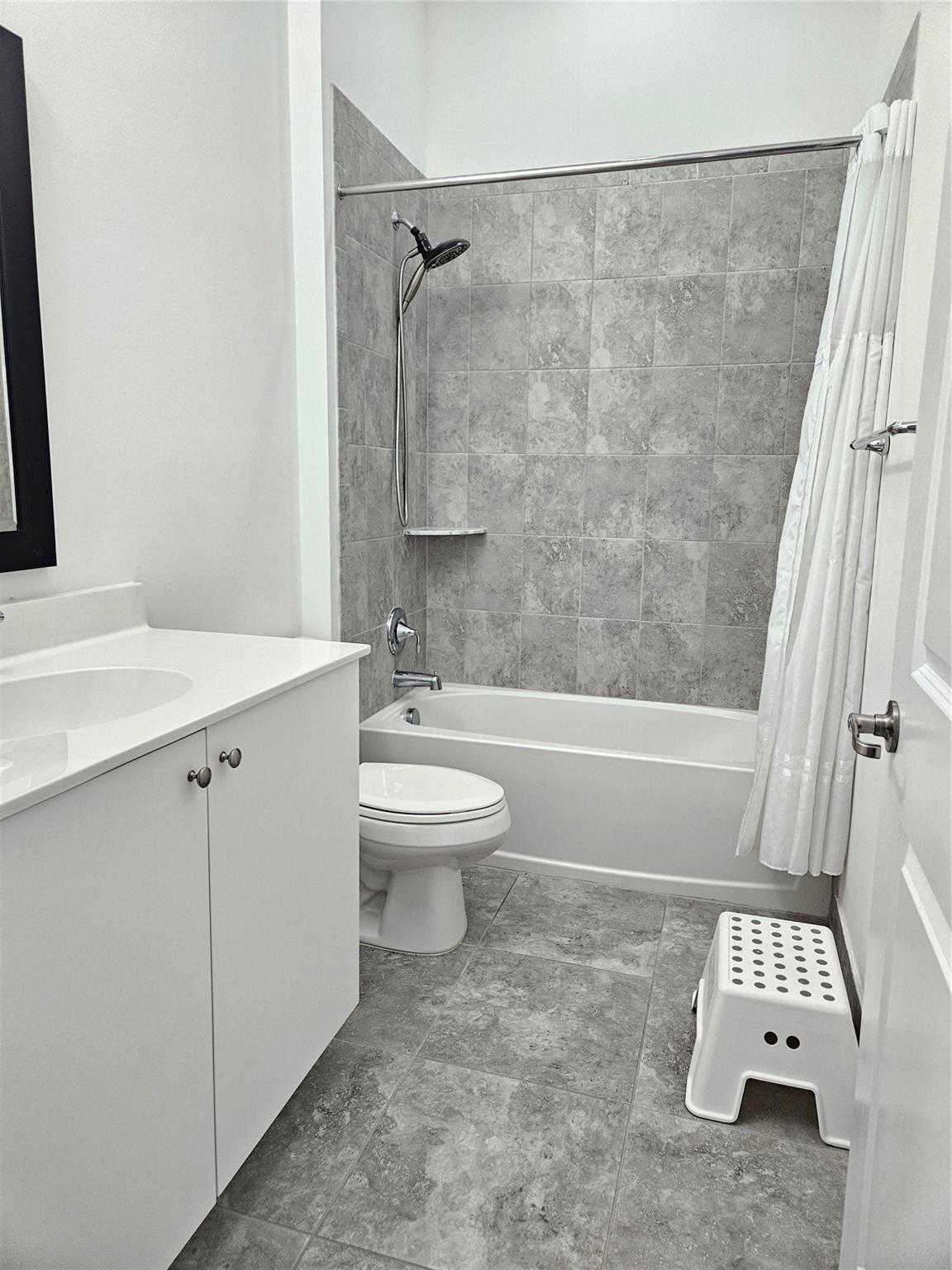 CEntra Falls West - Residential