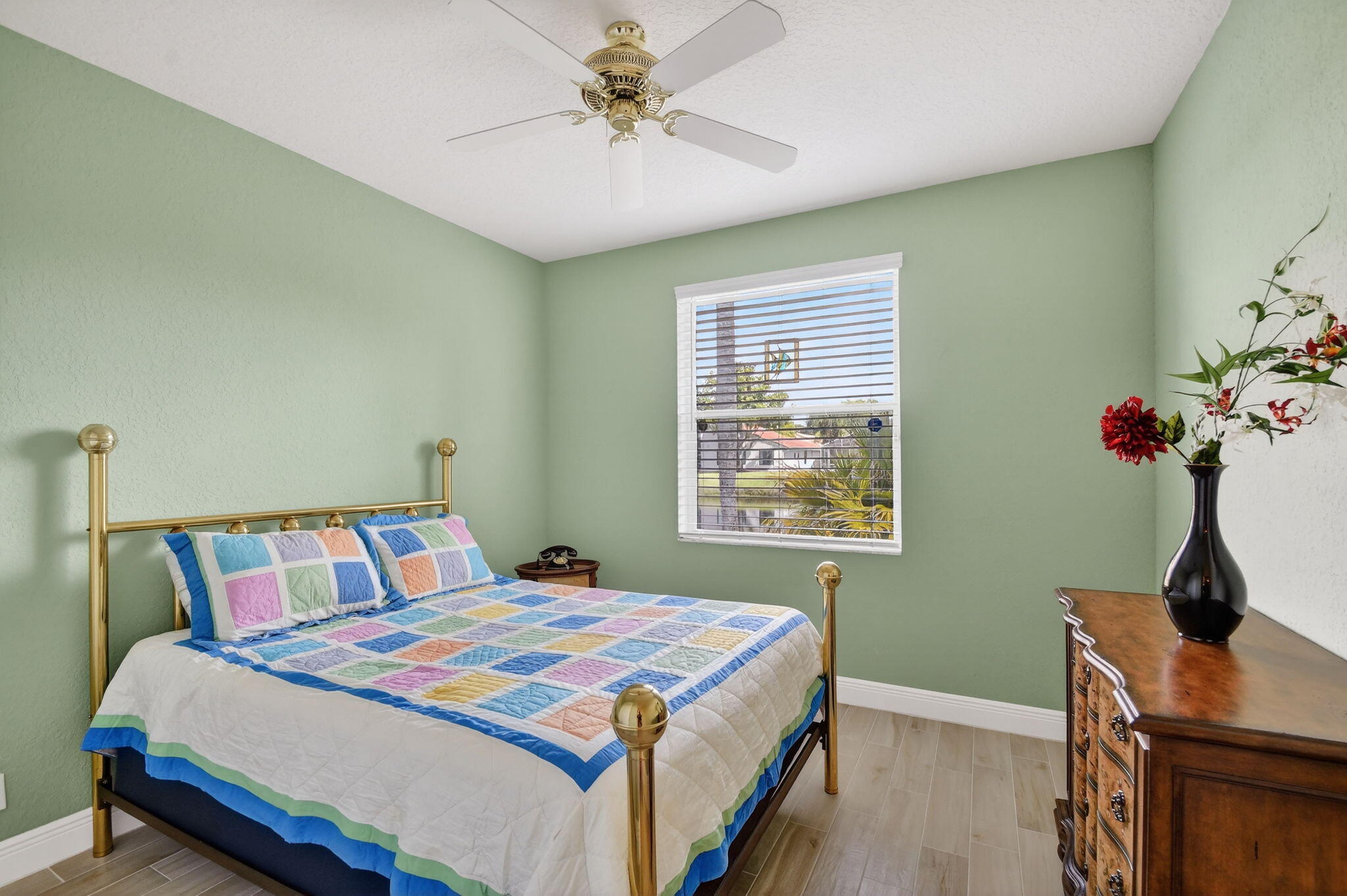 CASCADE LAKES - Residential