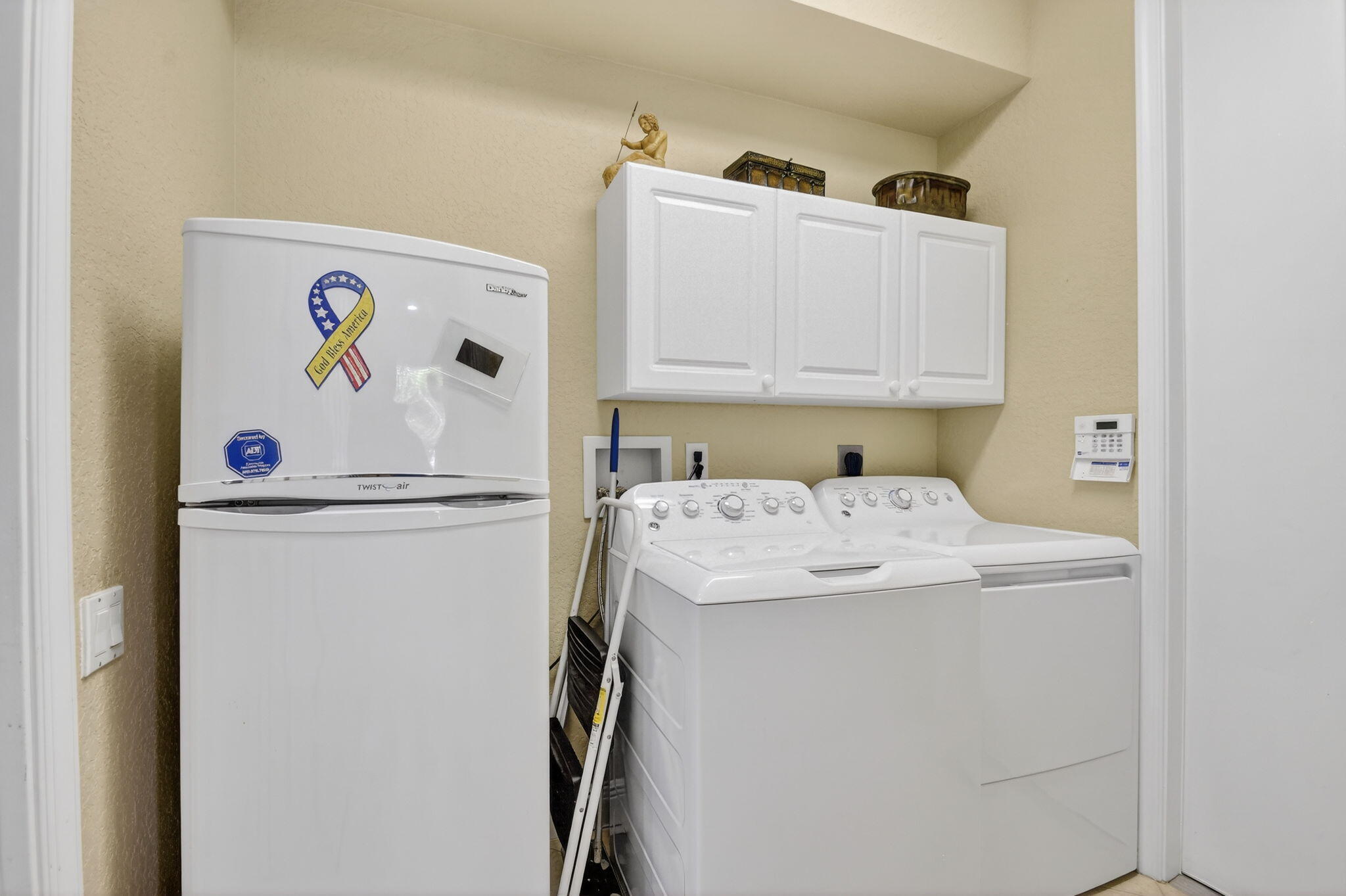 CASCADE LAKES - Residential