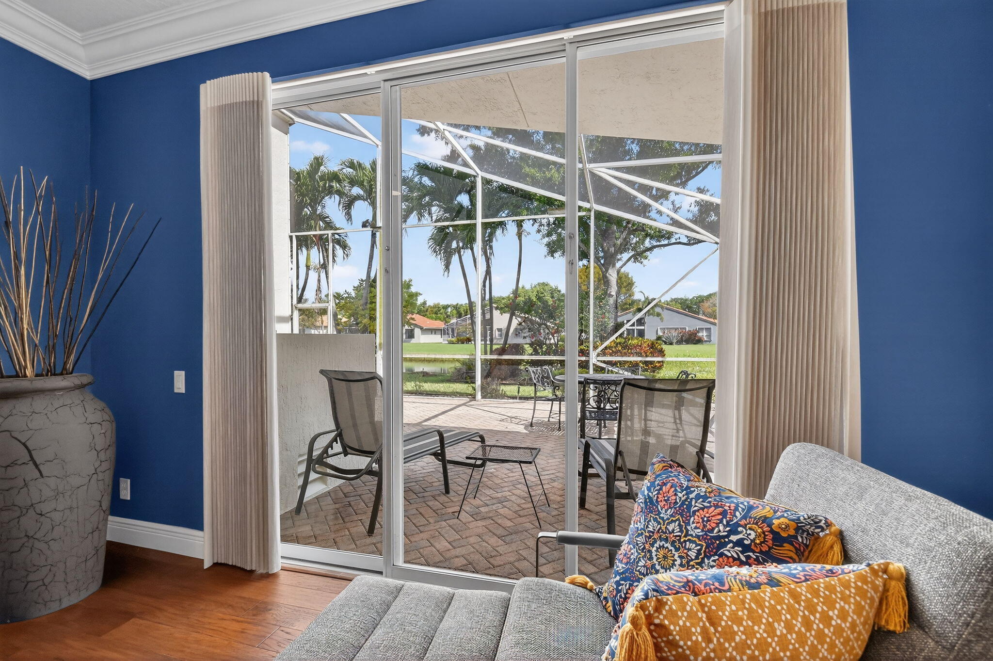 CASCADE LAKES - Residential