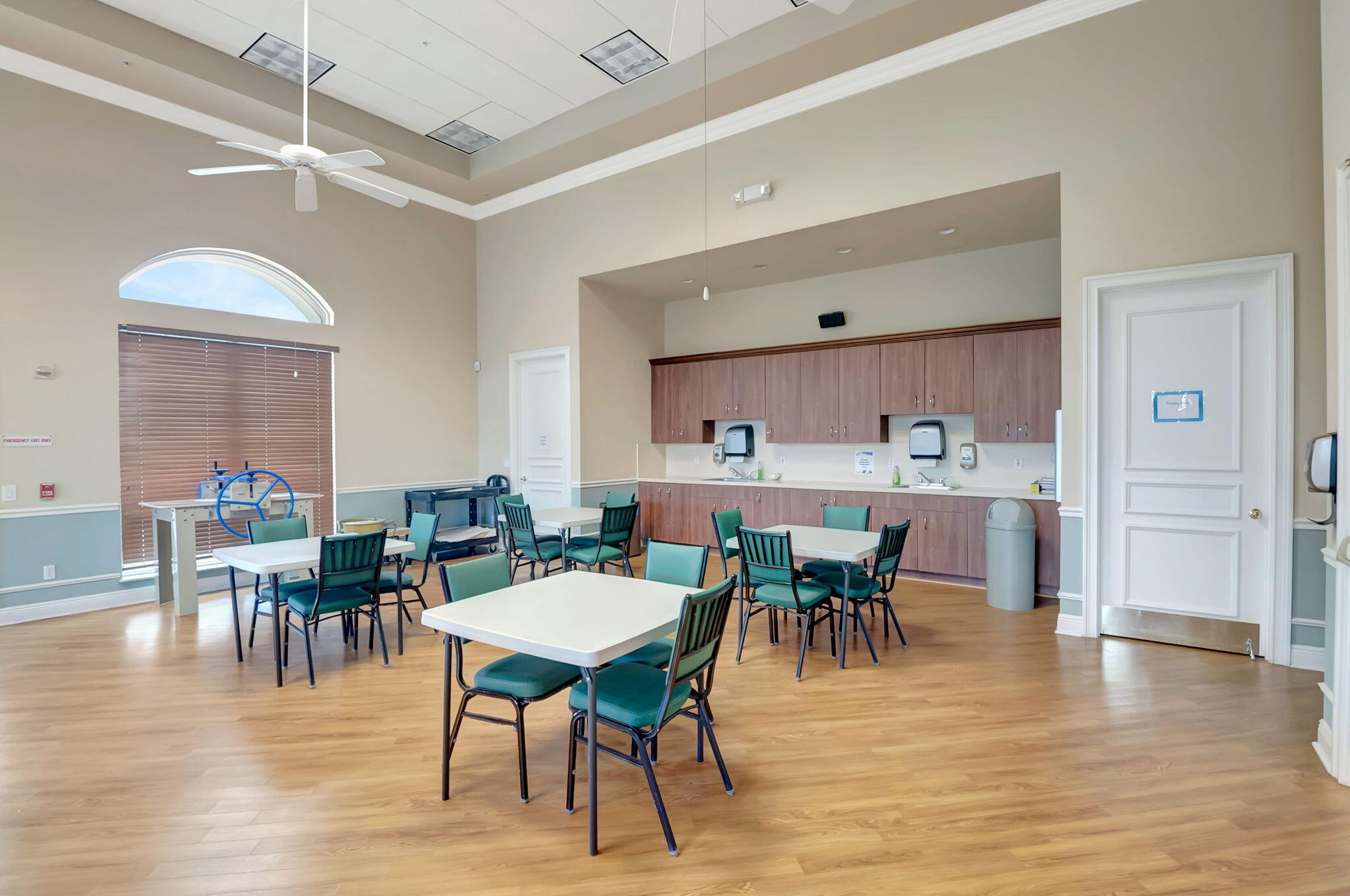 CASCADE LAKES - Residential