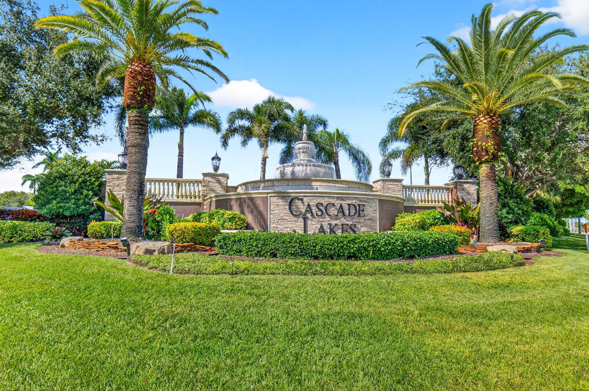 CASCADE LAKES - Residential