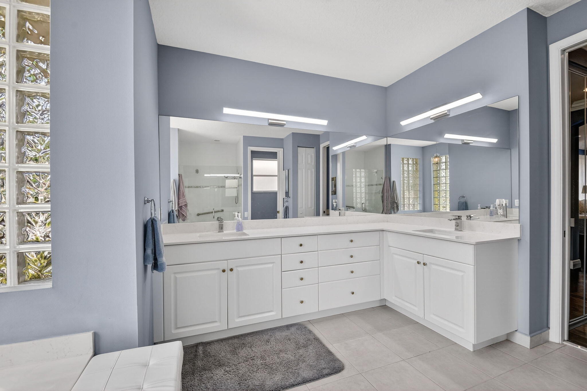 CASCADE LAKES - Residential