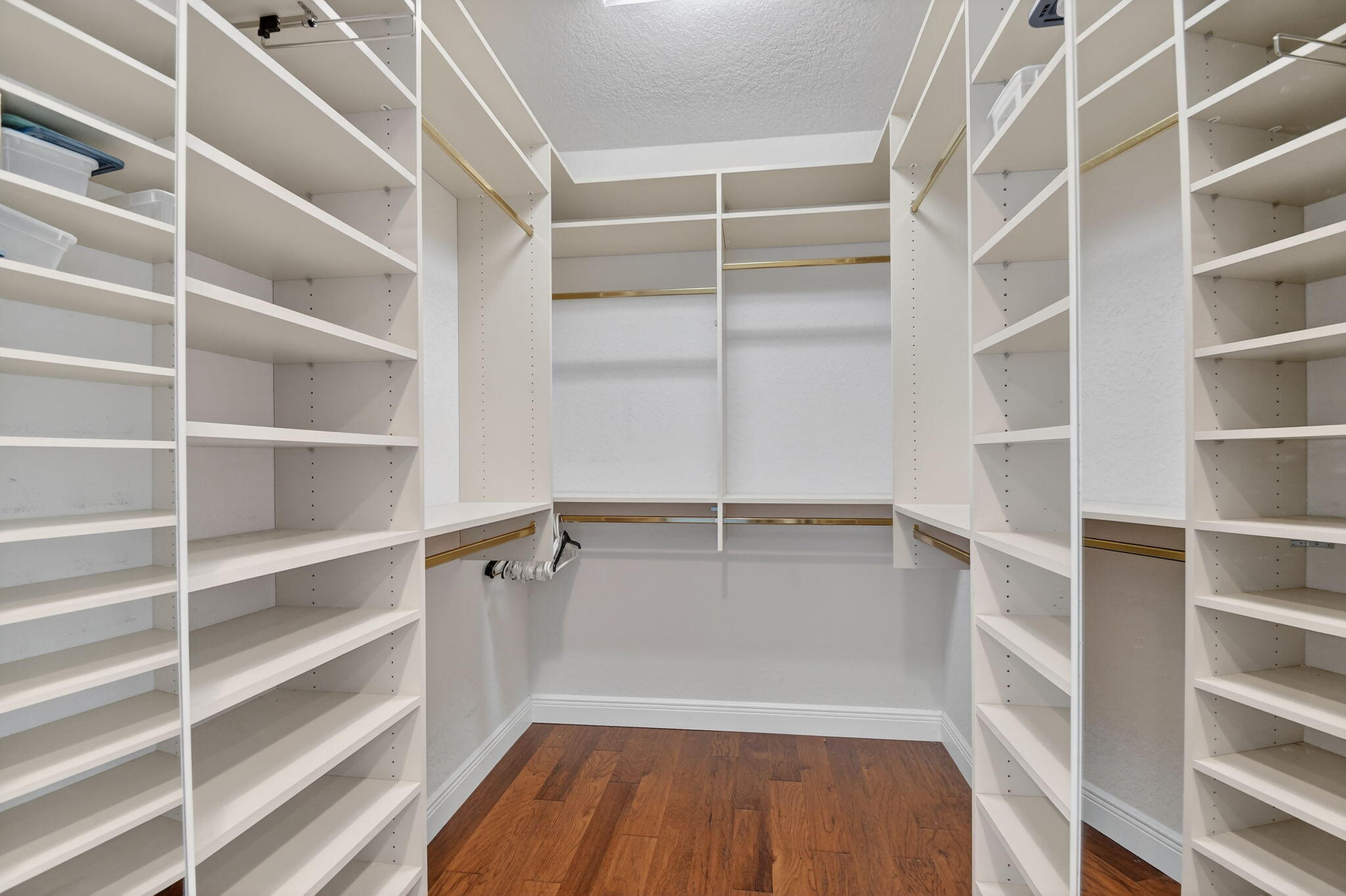 CASCADE LAKES - Residential