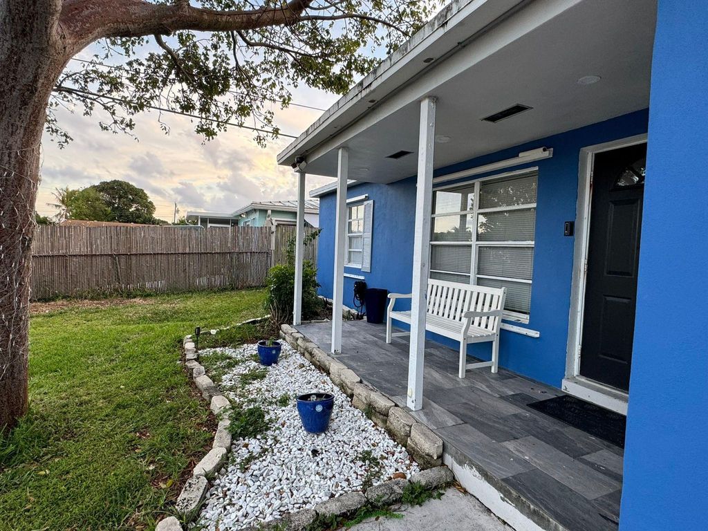 Photo of 5141 NE 4th Avenue, Fort Lauderdale, FL 33334 (MLS # F10556070)