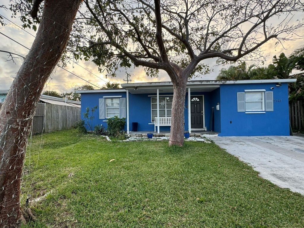 Photo of 5141 NE 4th Avenue, Fort Lauderdale, FL 33334 (MLS # F10556070)