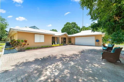 155 N Romero Street, Clewiston, FL MLS: R11089756