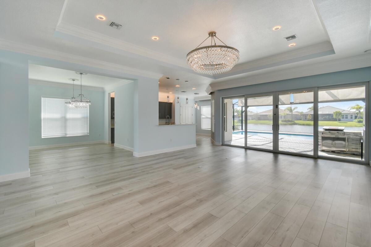 Valencia Cay - Residential