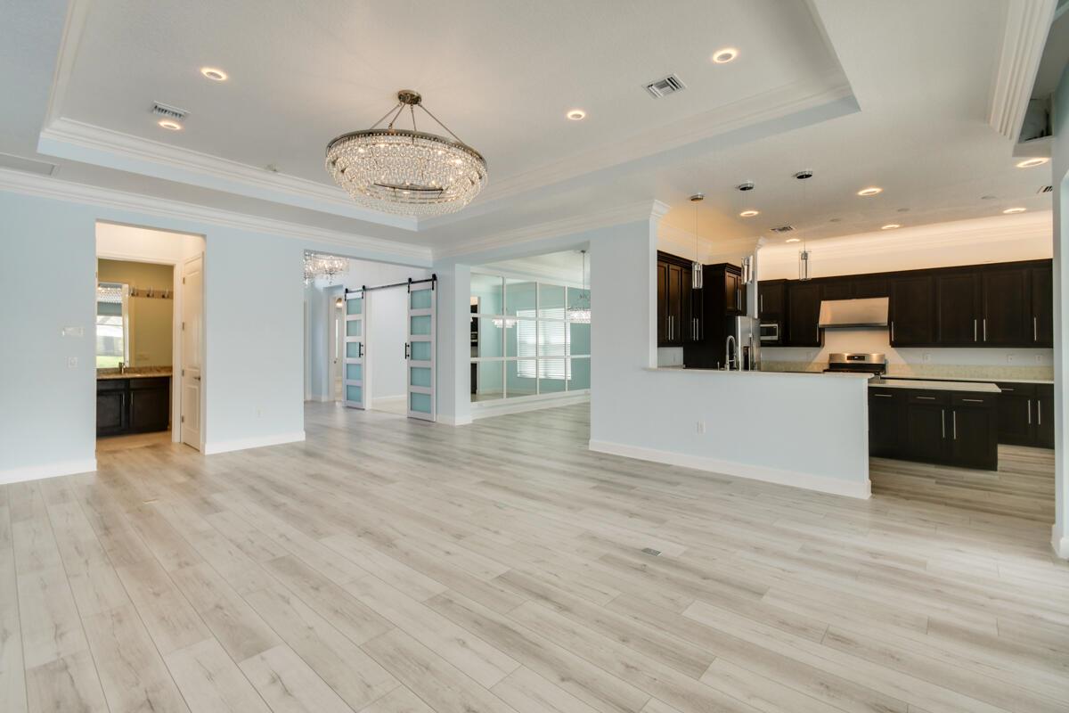 Valencia Cay - Residential