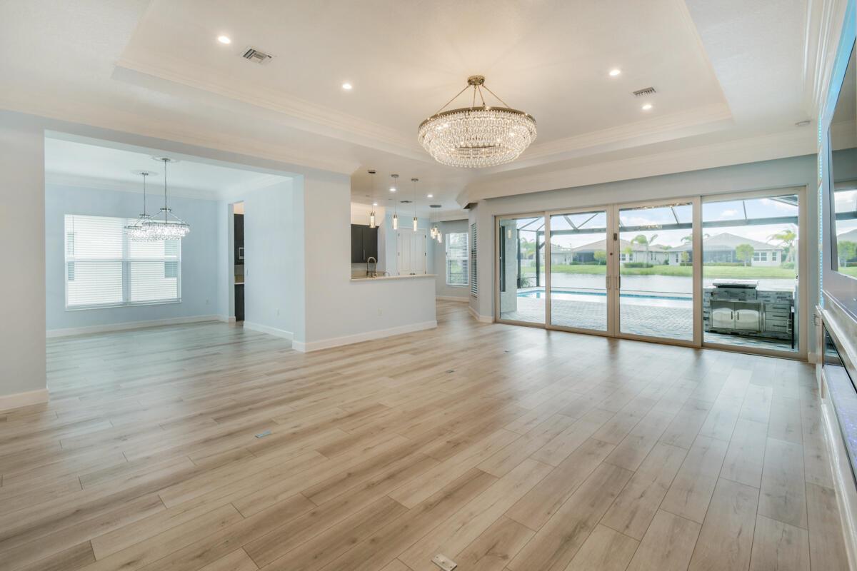 Valencia Cay - Residential