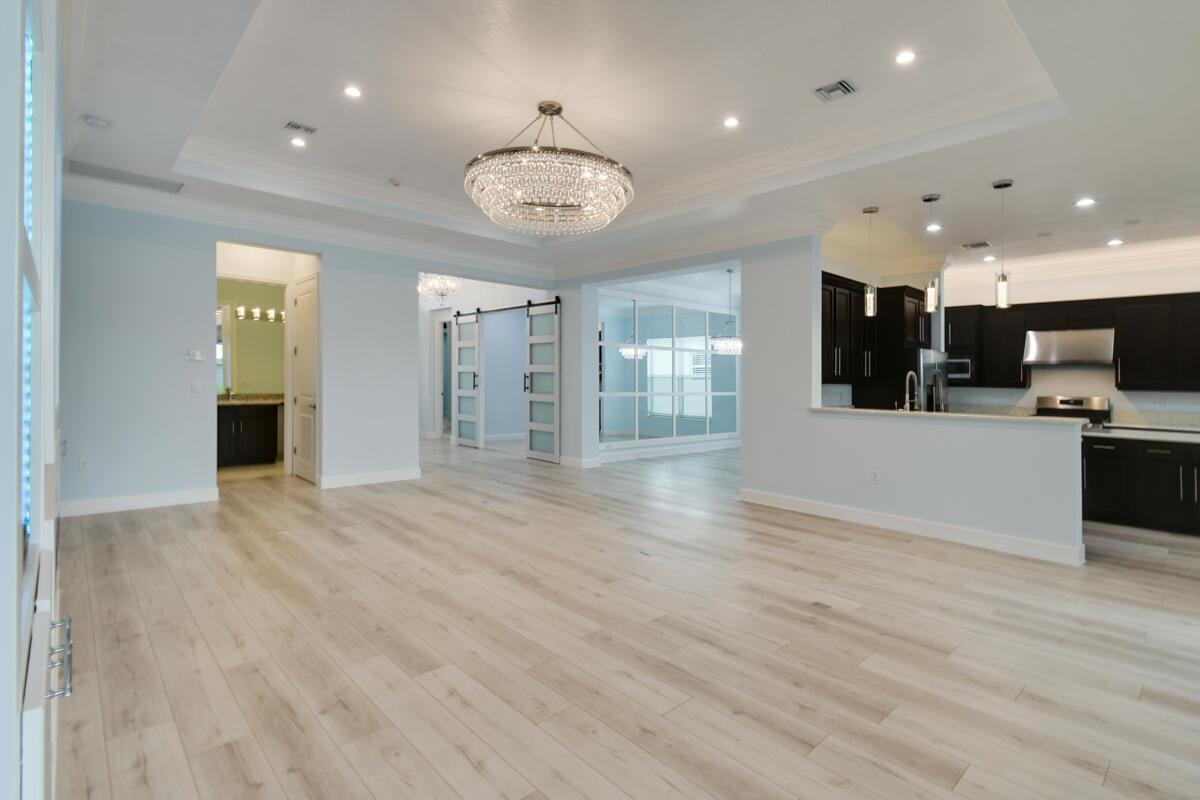 Valencia Cay - Residential