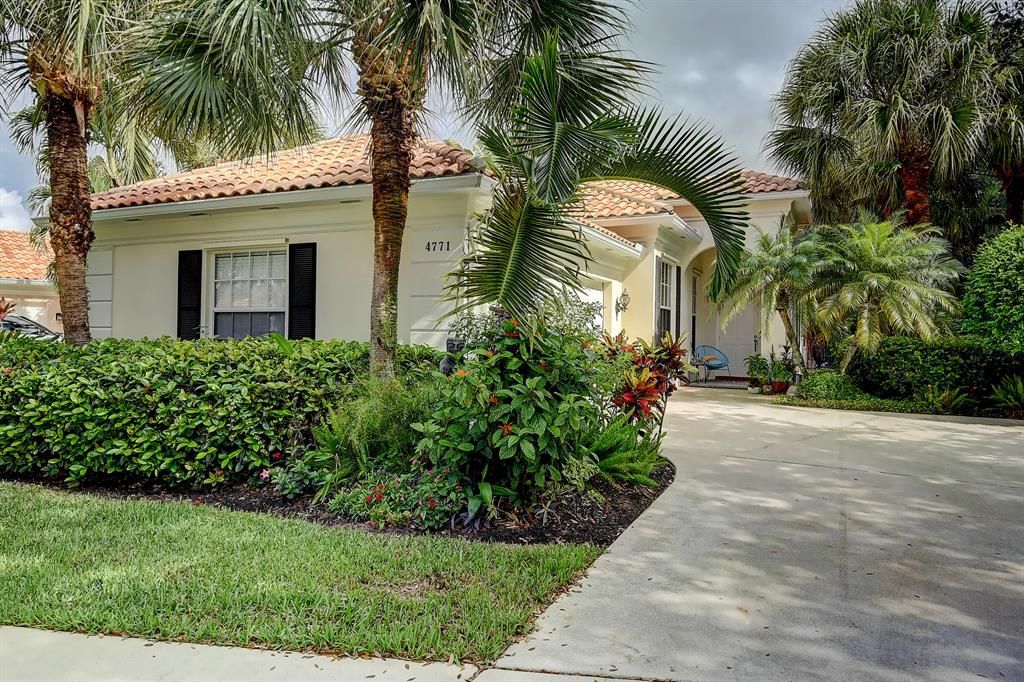 Photo of 4771 Lakeland Drive, Delray Beach, FL 33445 (MLS # R10728059)