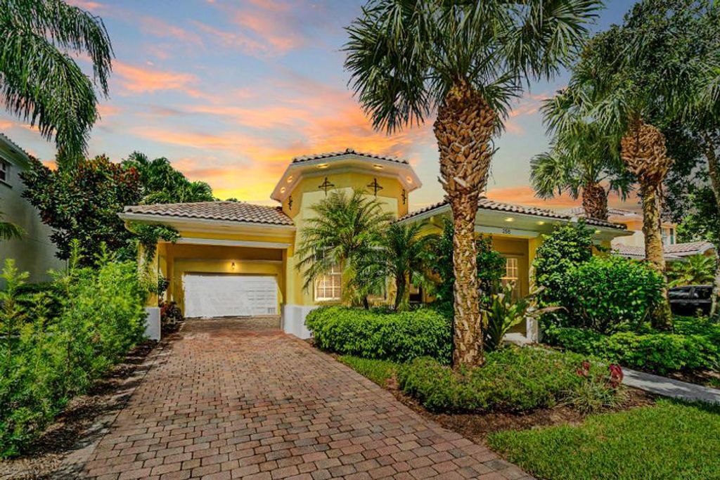 Photo of 256 San Remo Drive, Jupiter, FL 33458 (MLS # R10963514)