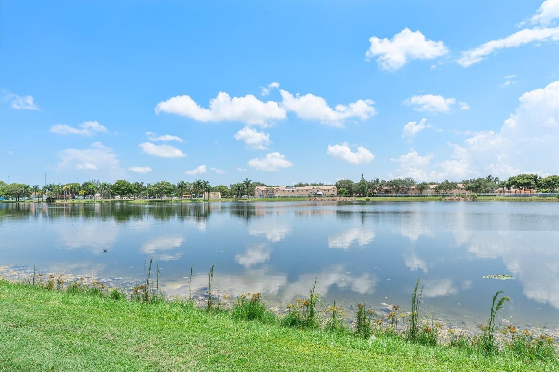 LAKESHORE AT UNIVERSITY P - Residential