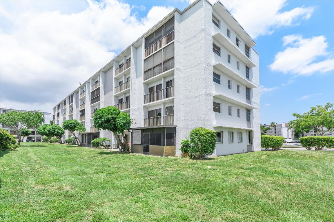 LAKESHORE AT UNIVERSITY P - Residential