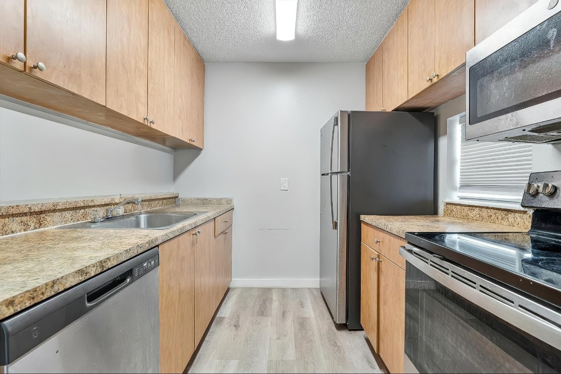 LAKESHORE AT UNIVERSITY P - Residential