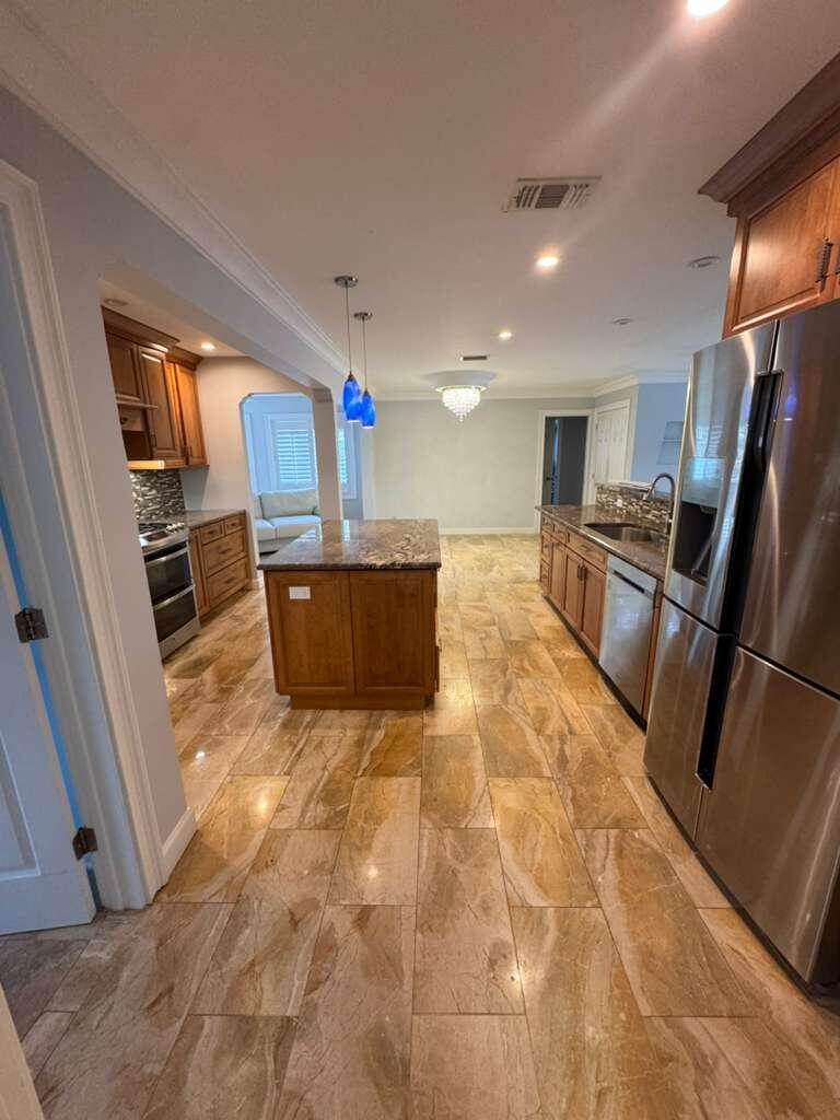 YACHT HARBOR MANOR - Residential Lease