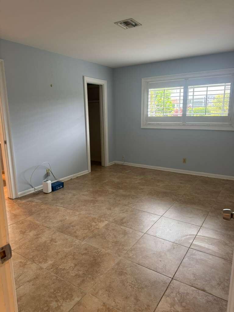 YACHT HARBOR MANOR - Residential Lease