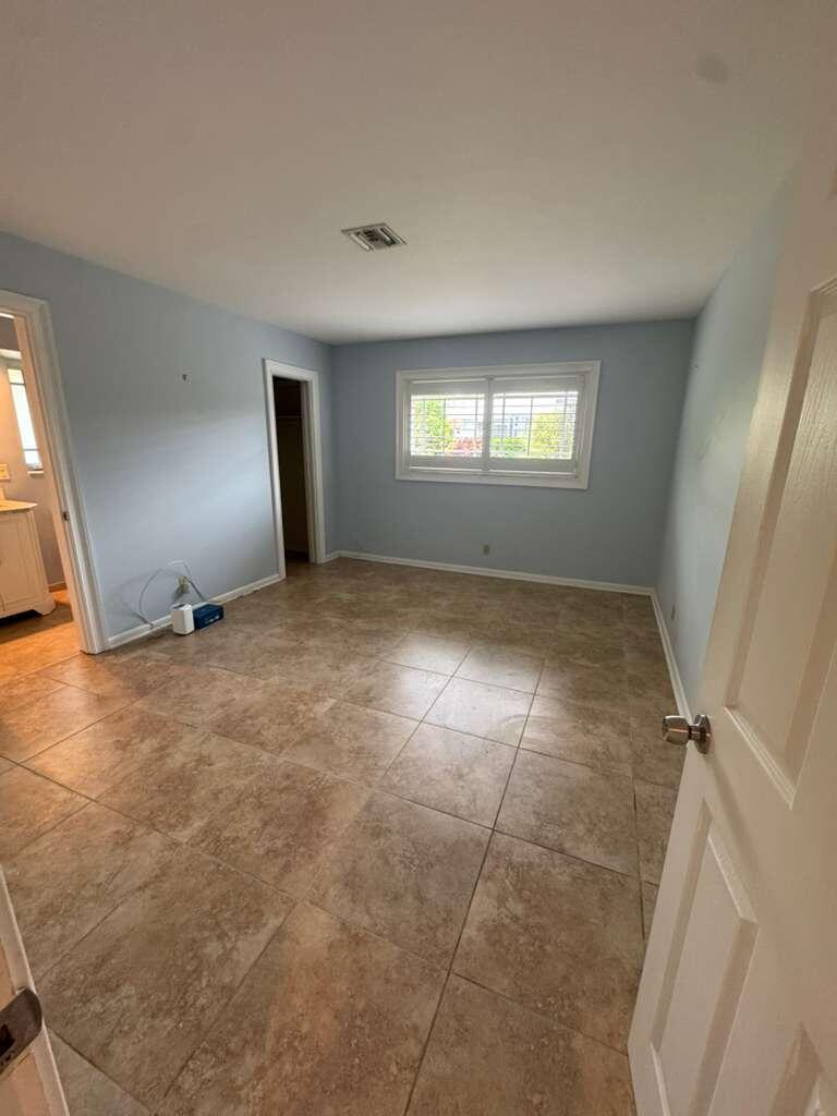 YACHT HARBOR MANOR - Residential Lease