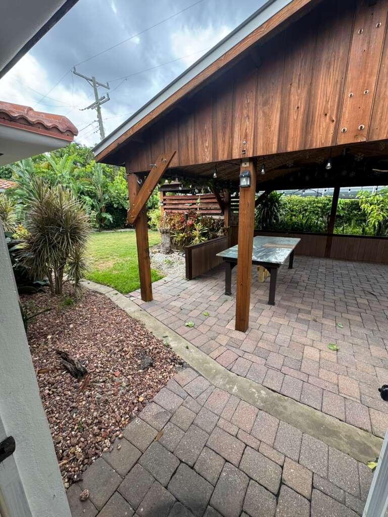 YACHT HARBOR MANOR - Residential Lease