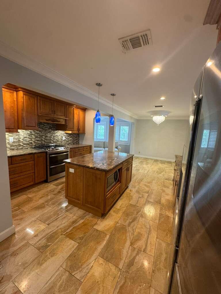 YACHT HARBOR MANOR - Residential Lease