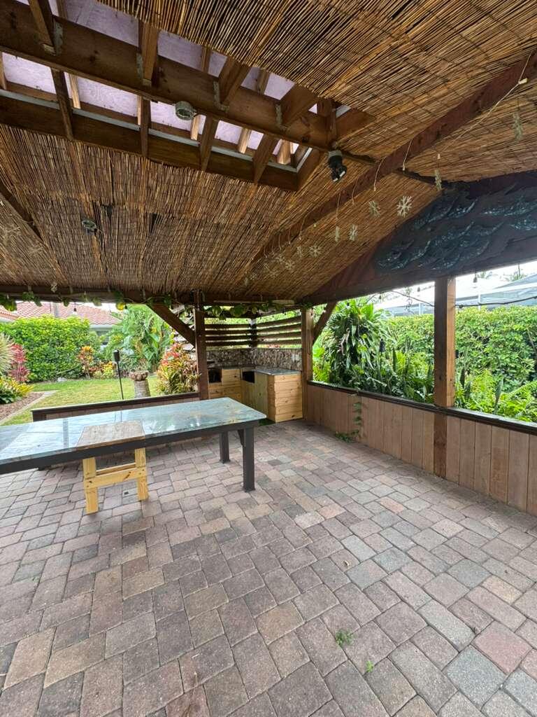 YACHT HARBOR MANOR - Residential Lease