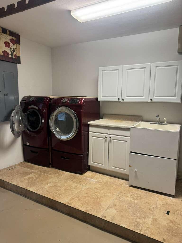 YACHT HARBOR MANOR - Residential Lease