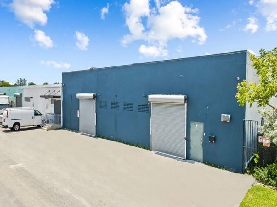 1 MONTH FREE RENT ---FULLY AIR-CONDITIONED SPACE WITH HIGH END EPOXY FLOORS. Discover an exceptional flex industrial space just minutes from Downtown Fort Lauderdale and bustling Flagler Village. This versatile property boasts a wide-open layout, perfect for various uses, from creative studios to light manufacturing or automotive. The space features an expansive open floor plan, with over 16’ clear ceiling height in most of the space, and over 20’ in the rear warehouse. Rear exterior patio space with endless possibilities, or additional storage.

It is located only blocks away from multiple mixed-use developments and new businesses. Featuring convenient access to major highways, Fort Lauderdale airport, and the Port.